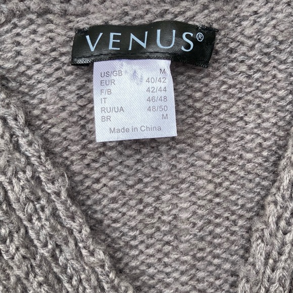 VENUS CROSSED FRONT PATTERN SIZE MEDIUM IN GRAY. SLEEVELESS VEST. - Picture 2 of 12
